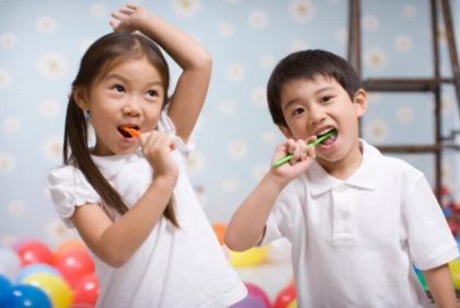Hướng dẫn các bước đánh răng cho trẻ mầm non đúng cách