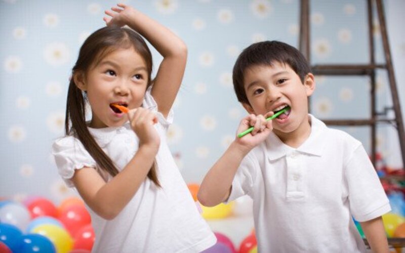 Lượng kem đánh răng cần sử dụng cho trẻ mầm non là bao nhiêu?
