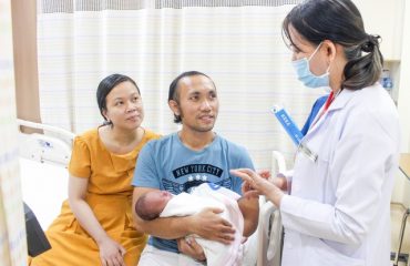 Mẹo dân gian đón trẻ sơ sinh từ viện về nhà dễ nuôi, mau lớn