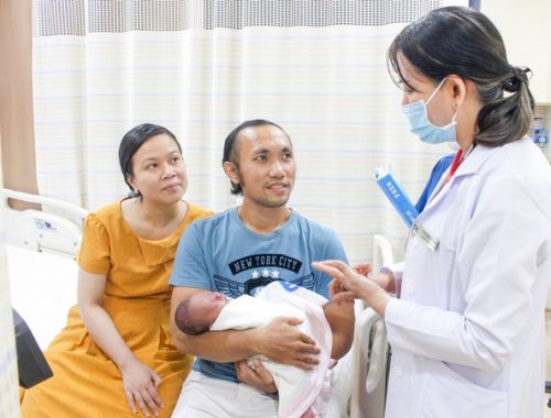 Mẹo dân gian đón trẻ sơ sinh từ viện về nhà dễ nuôi, mau lớn
