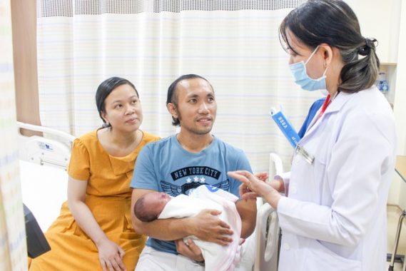 Mẹo dân gian đón trẻ sơ sinh từ viện về nhà dễ nuôi, mau lớn